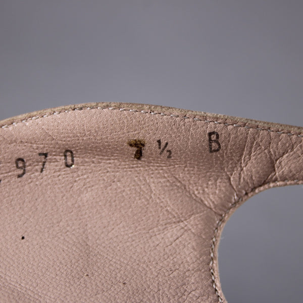 Ferragamo Heels Sz 7.5 Tan Brown Pointed Toe Suede Leather 2" As Is Heel