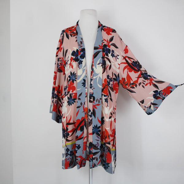 Cabi Sz M/L Pink Black Multi Color Floral 100% Polyester Wrap Sweater Wrap