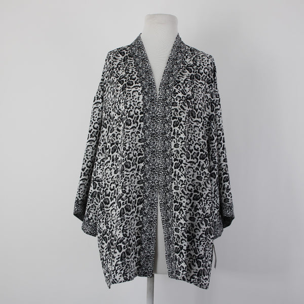 Roz Ali NEW $40 Sz L/XL Black White Gray Animal Print 100% Poly Wrap Sweater