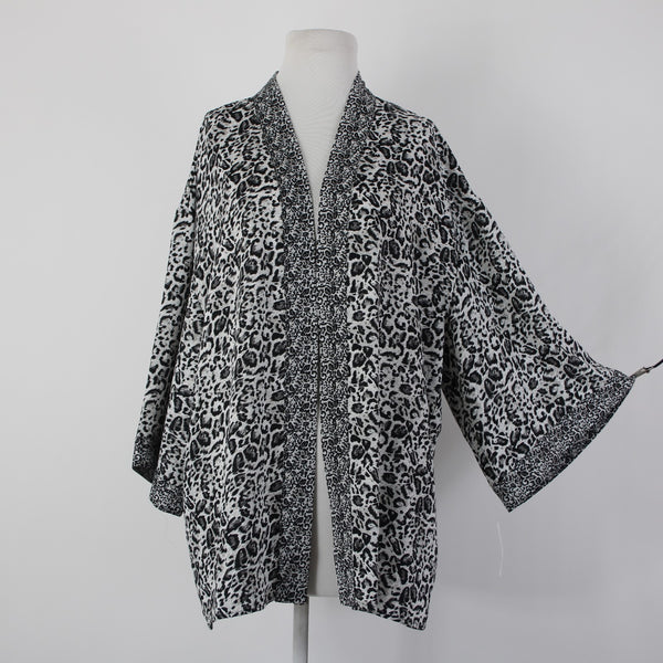 Roz Ali NEW $40 Sz L/XL Black White Gray Animal Print 100% Poly Wrap Sweater