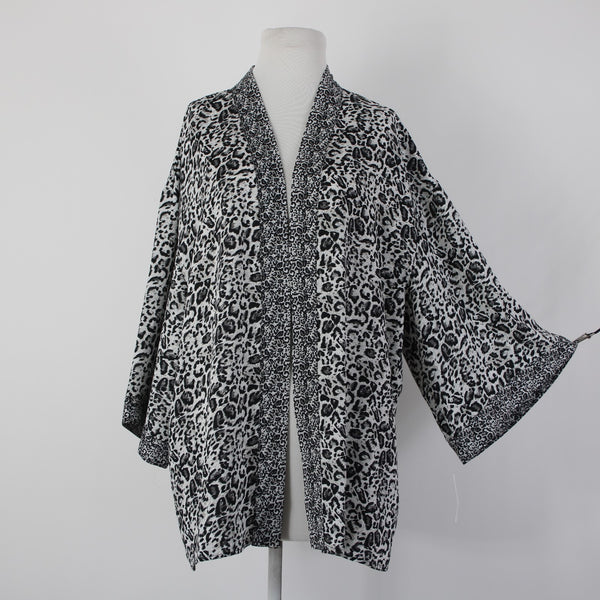 Roz Ali NEW $40 Sz L/XL Black White Gray Animal Print 100% Poly Wrap Sweater