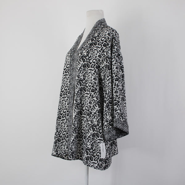 Roz Ali NEW $40 Sz L/XL Black White Gray Animal Print 100% Poly Wrap Sweater