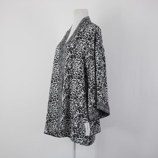 Roz Ali NEW $40 Sz L/XL Black White Gray Animal Print 100% Poly Wrap Sweater