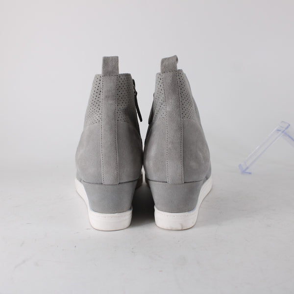 Linea Paolo Booties Sz 11 M gray Silver Hardware Zipper Suede Leather Ankle Boot