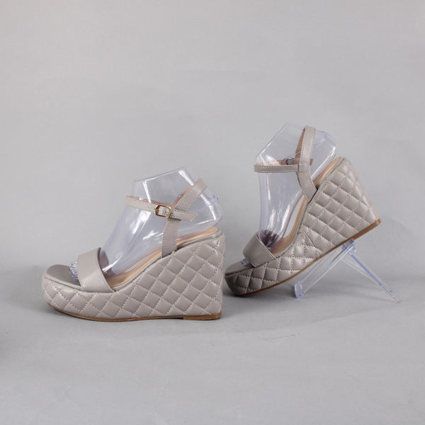 Olivia Miller Wedge Sz 8 Gray Quilted Open Toe Ankle Strap Man Made 4" Wedge