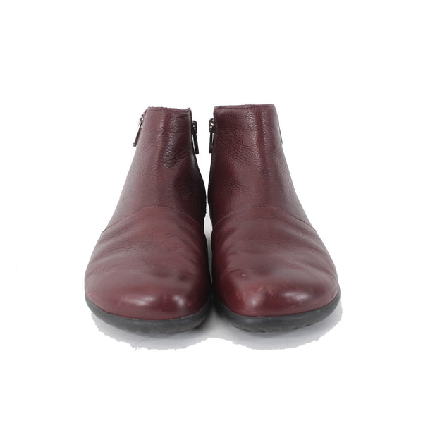 Naot Bootie Sz 40 Burgundy Red Side Zipper Closed Toe Leather 1" Bootie