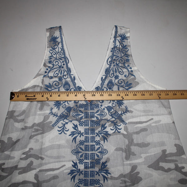 Johnny Was Sz M Blue White Gray Embroidered Floral V Neck 100% Linen Top