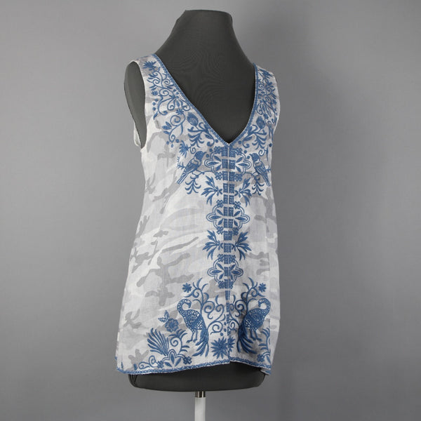 Johnny Was Sz M Blue White Gray Embroidered Floral V Neck 100% Linen Top