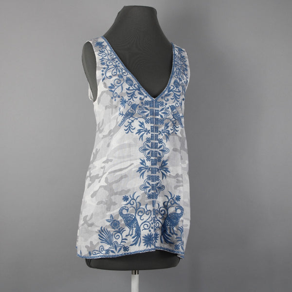 Johnny Was Sz M Blue White Gray Embroidered Floral V Neck 100% Linen Top