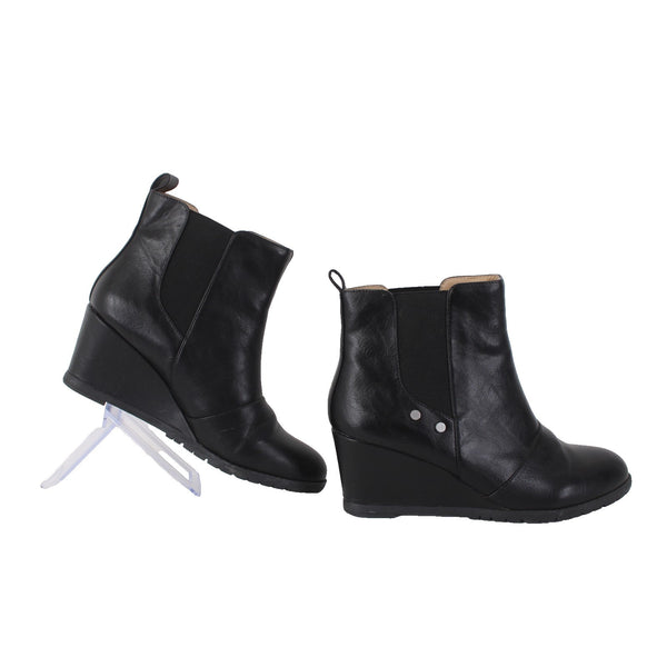 Journee Collection Boots Sz 8.5 Zip Ankle Closed Toe Wedge Leather 3" Boots