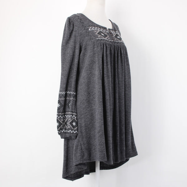 Illa Illa Dress Sz M Gray  Embroidery Unlined Hi Lo Acrylic Nylon Bohemian Dress
