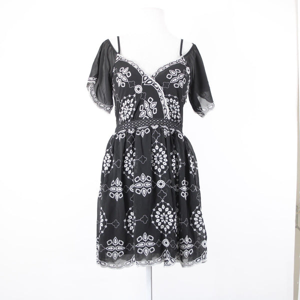 Romeo Juliet NEW $175 Sz M Black White Embroidered Cold Shoulder Poly Dress
