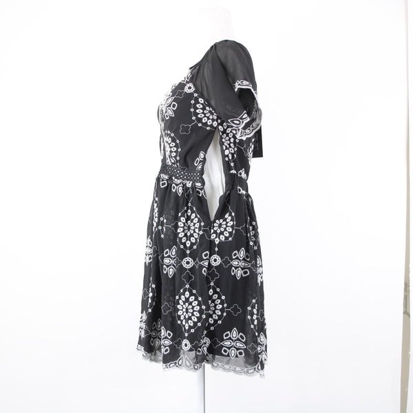 Romeo Juliet NEW $175 Sz M Black White Embroidered Cold Shoulder Poly Dress