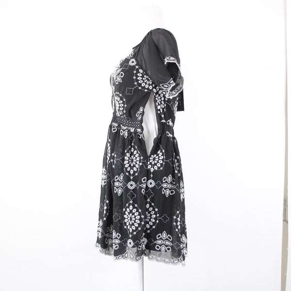 Romeo Juliet NEW $175 Sz M Black White Embroidered Cold Shoulder Poly Dress