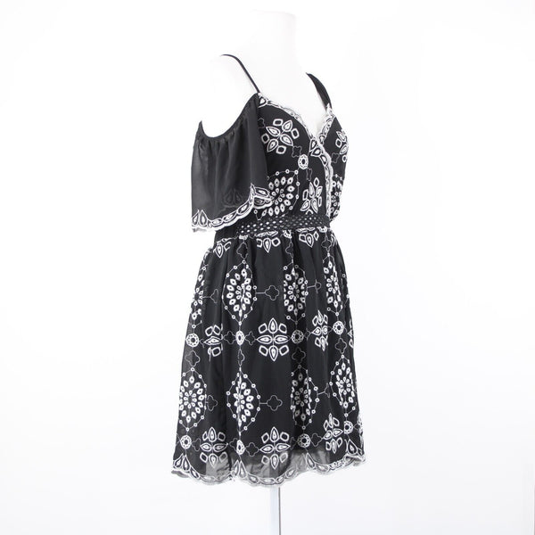 Romeo Juliet NEW $175 Sz M Black White Embroidered Cold Shoulder Poly Dress