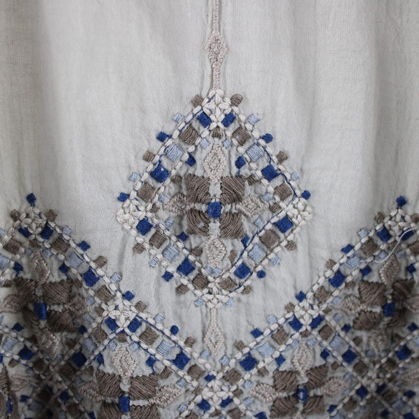 Johnny Was Sz M Taupe Tan Navy Embroidered V Cut 100% Cotton Polyester Top