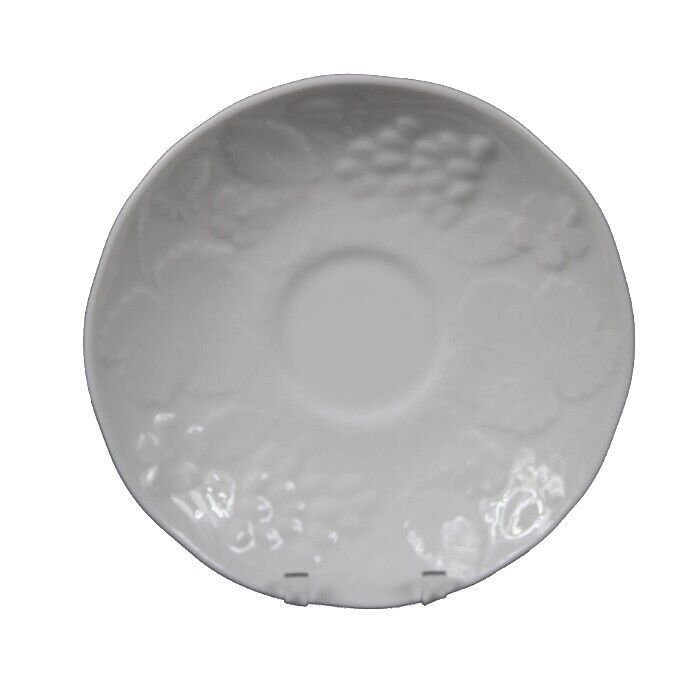 Wedgewood 1988 White Strawberry & Vine Bone China 6" Saucer
