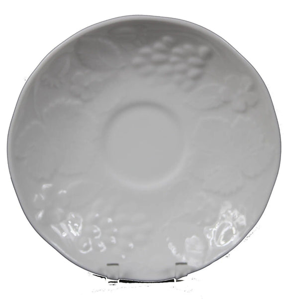 Wedgewood 1988 White Strawberry & Vine Bone China 6" Saucer