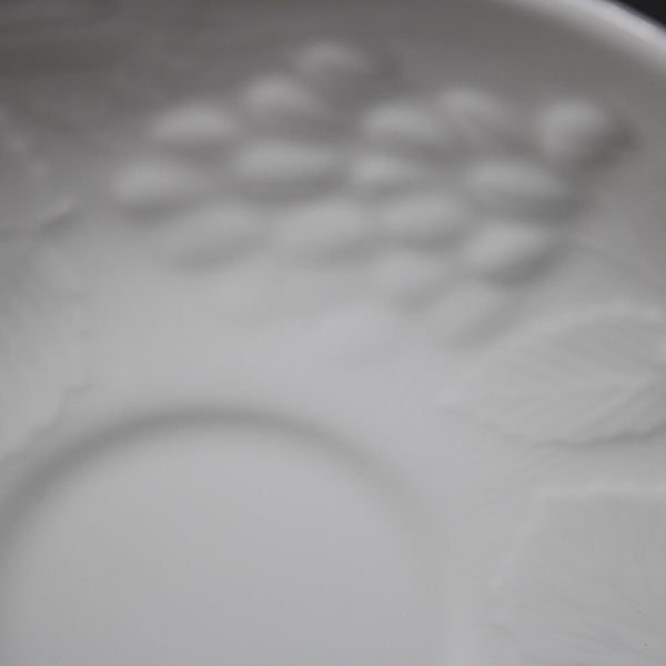 Wedgewood 1988 White Strawberry & Vine Bone China 6" Saucer