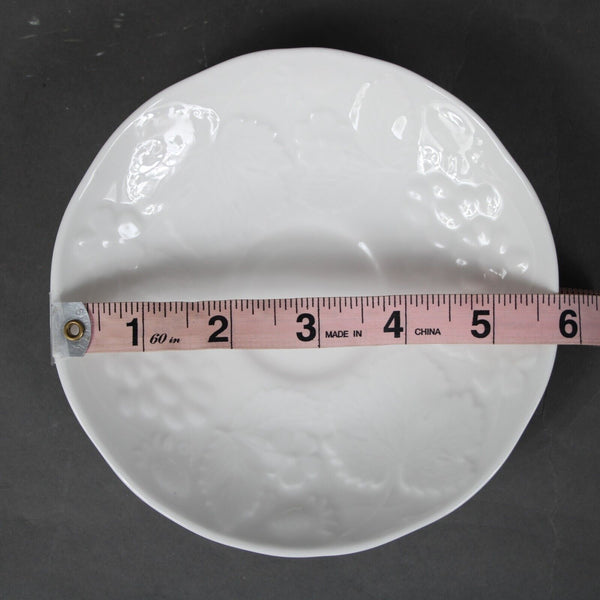 Wedgewood 1988 White Strawberry & Vine Bone China 6" Saucer