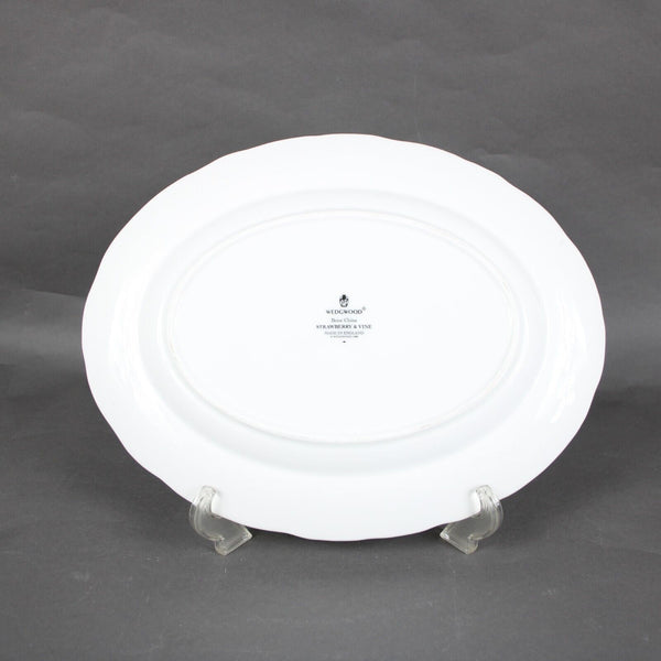 Wedgewood 1988 Strawberry & Vine Bone China White 14" x 11" Texture Oval Platter