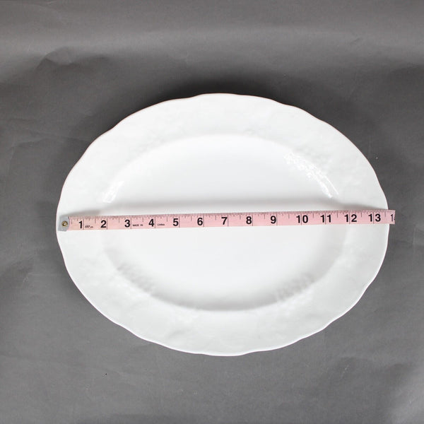 Wedgewood 1988 Strawberry & Vine Bone China White 14" x 11" Texture Oval Platter