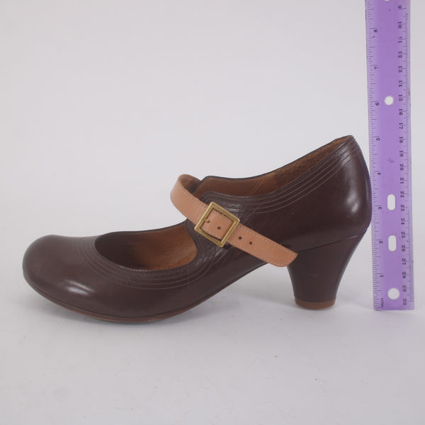 Chie Mihara Heels Sz 41 Brown Tan Buckle Closure Leather 2" Heels