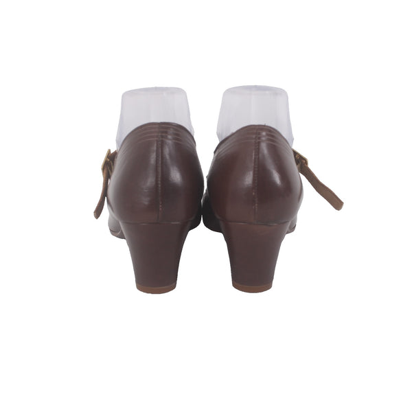 Chie Mihara Heels Sz 41 Brown Tan Buckle Closure Leather 2" Heels