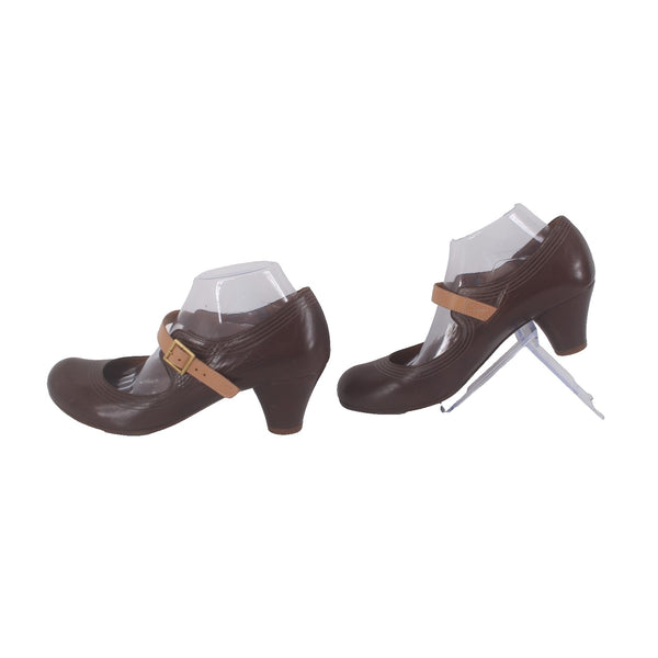 Chie Mihara Heels Sz 41 Brown Tan Buckle Closure Leather 2" Heels