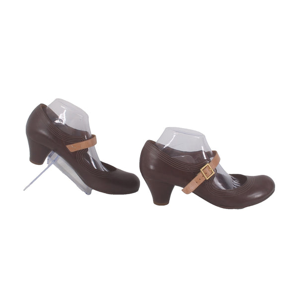 Chie Mihara Heels Sz 41 Brown Tan Buckle Closure Leather 2" Heels