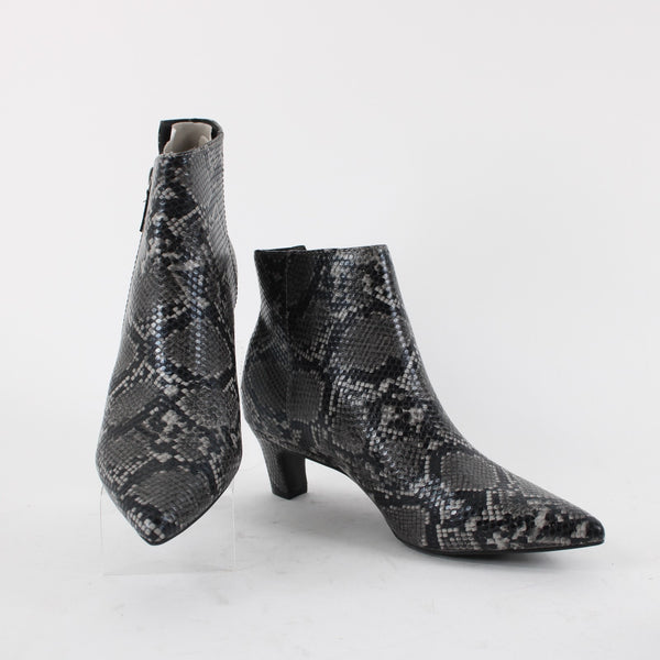 Seven Dials Sz 9 Gray Black Reptile Print Assymetric Outside Zip Manmade Booties