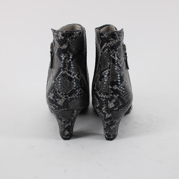 Seven Dials Sz 9 Gray Black Reptile Print Assymetric Outside Zip Manmade Booties