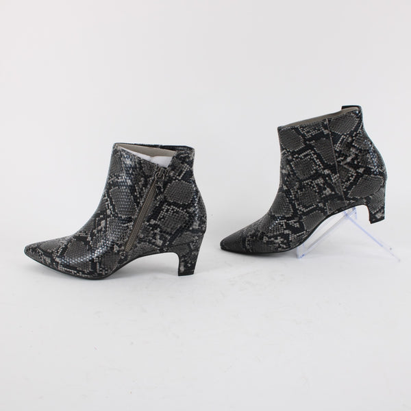 Seven Dials Sz 9 Gray Black Reptile Print Assymetric Outside Zip Manmade Booties