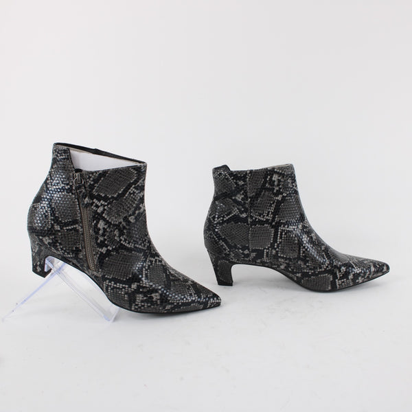 Seven Dials Sz 9 Gray Black Reptile Print Assymetric Outside Zip Manmade Booties