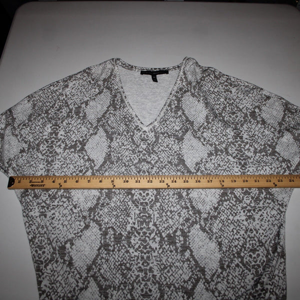 White House Black Market Sz XS Gray White Reptile Print V Neck Rayon Poly Top