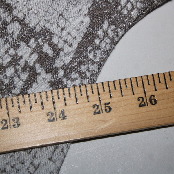 White House Black Market Sz XS Gray White Reptile Print V Neck Rayon Poly Top