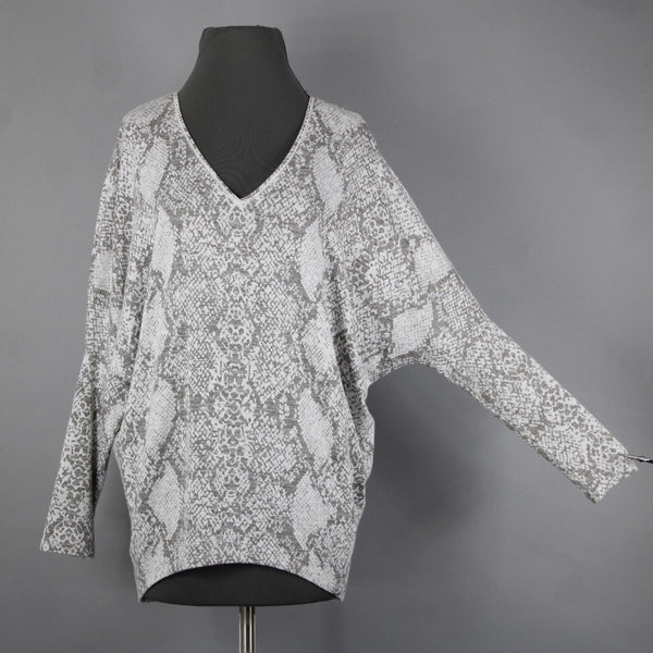 White House Black Market Sz XS Gray White Reptile Print V Neck Rayon Poly Top