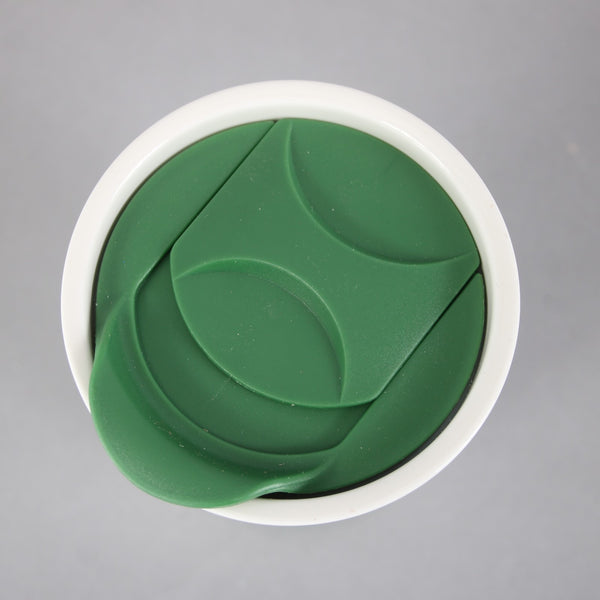 Spode Travel Mug Christmas Tree With Cap 8 oz Travel Mug