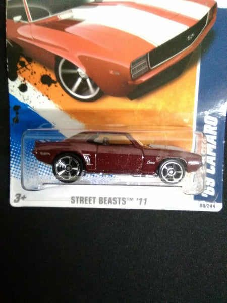 Hot Wheels Street Beasts '11 1969 Camaro Collectible Figure