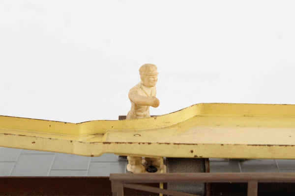 Lionel Untested Yellow Multi No. 362 Operating Barrel Loader with Man