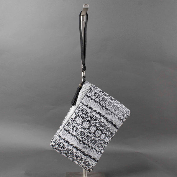 JLo 7 x 9 x 1 Black White Gray Zip Top Goldtone Hardware Manmade Wristlet