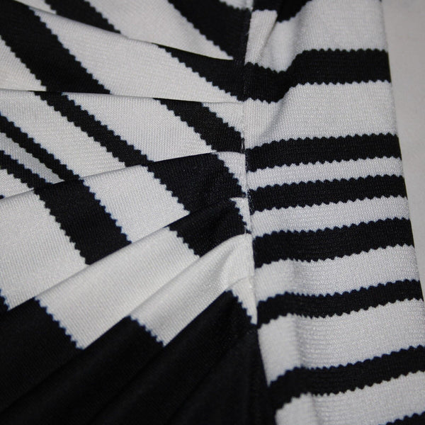Tia Sz 8 White Black Abstract Pleated Short Sleeve Round Neck Poly Elasthan Top