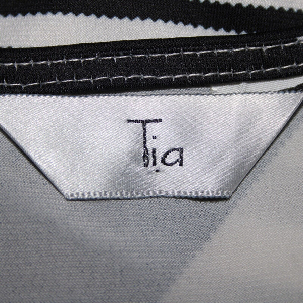 Tia Sz 8 White Black Abstract Pleated Short Sleeve Round Neck Poly Elasthan Top