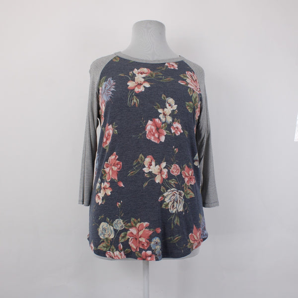 Chris Carol Plus Top NEW $29 Sz 2XL Gray Blue Multi Color Floral Poly Rayon Top