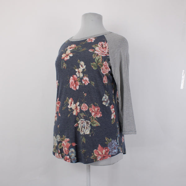 Chris Carol Plus Top NEW $29 Sz 2XL Gray Blue Multi Color Floral Poly Rayon Top