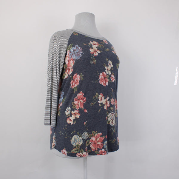 Chris Carol Plus Top NEW $29 Sz 2XL Gray Blue Multi Color Floral Poly Rayon Top