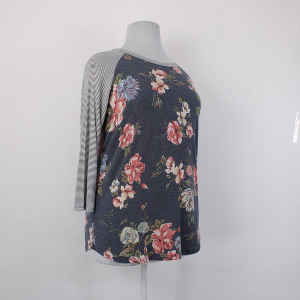 Chris Carol Plus Top NEW $29 Sz 2XL Gray Blue Multi Color Floral Poly Rayon Top