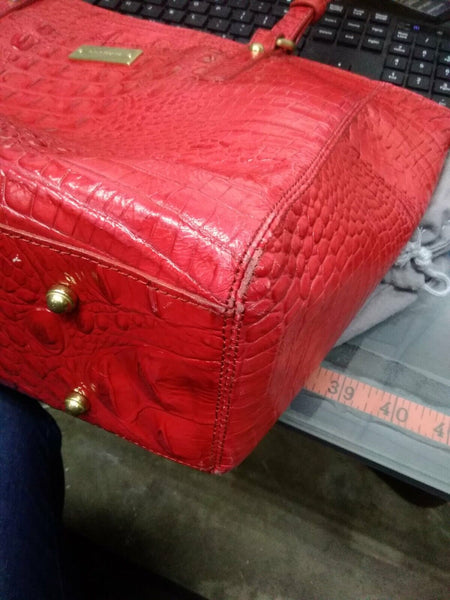 Brahmin 16 x 10 x 4 Red Croc Pattern Inner Pockets Dust Bag Shoulder Purse