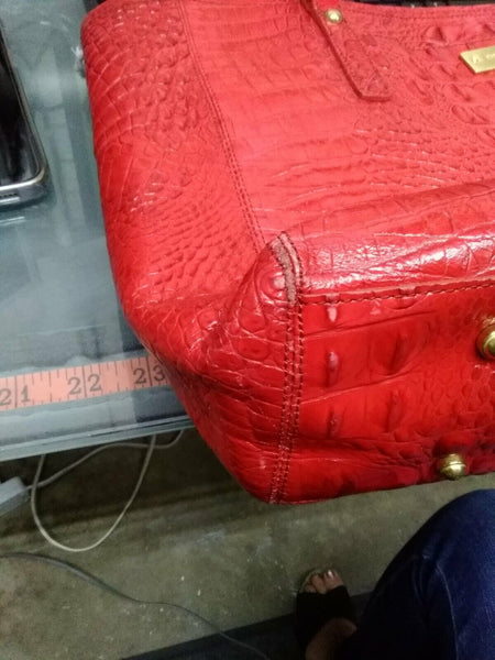 Brahmin 16 x 10 x 4 Red Croc Pattern Inner Pockets Dust Bag Shoulder Purse