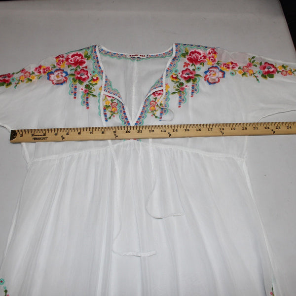 Johnny Was Top Sz M White Multi Colored V Neck Embroidered 100% Cupra Rayon Top